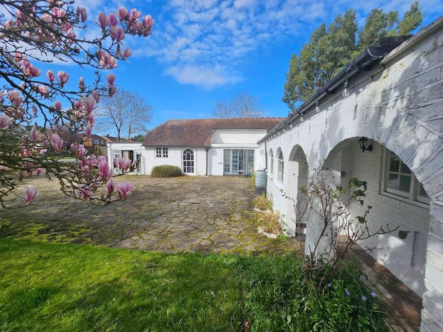 English Farmhouse Cottage Гильдфорд Экстерьер фото
