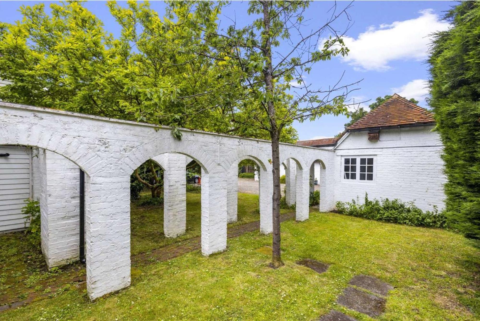 English Farmhouse Cottage Гильдфорд Экстерьер фото