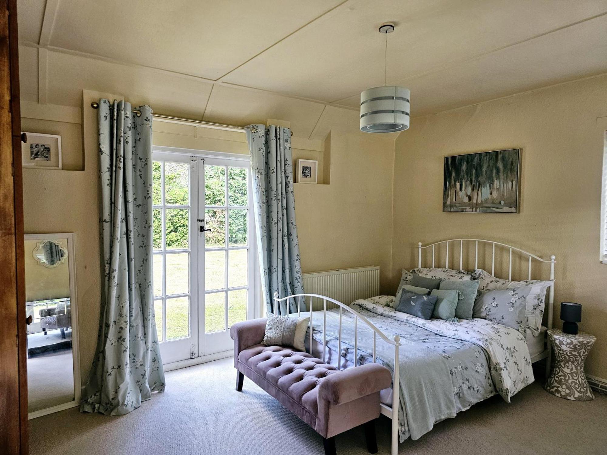 English Farmhouse Cottage Гильдфорд Экстерьер фото