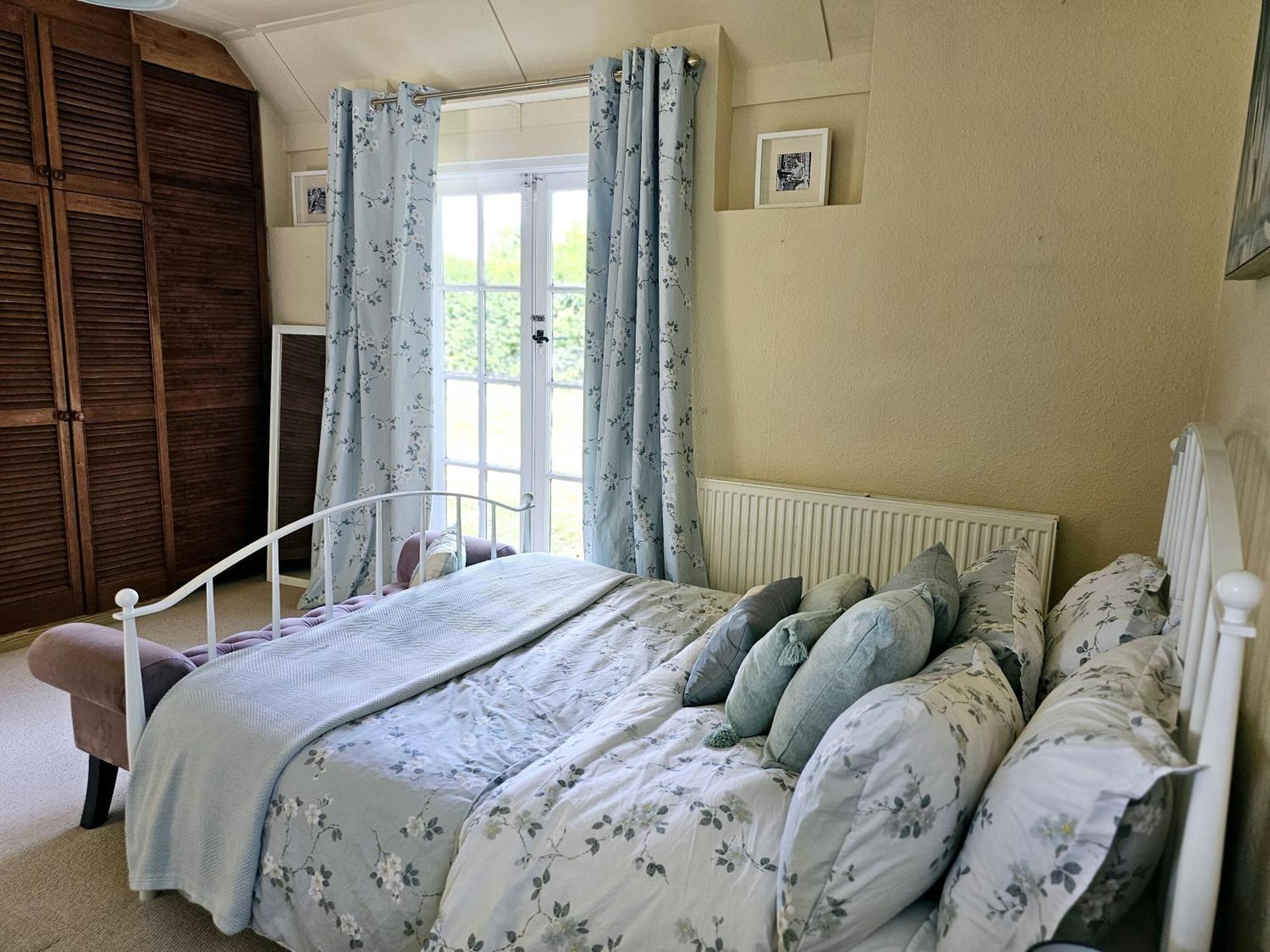 English Farmhouse Cottage Гильдфорд Экстерьер фото