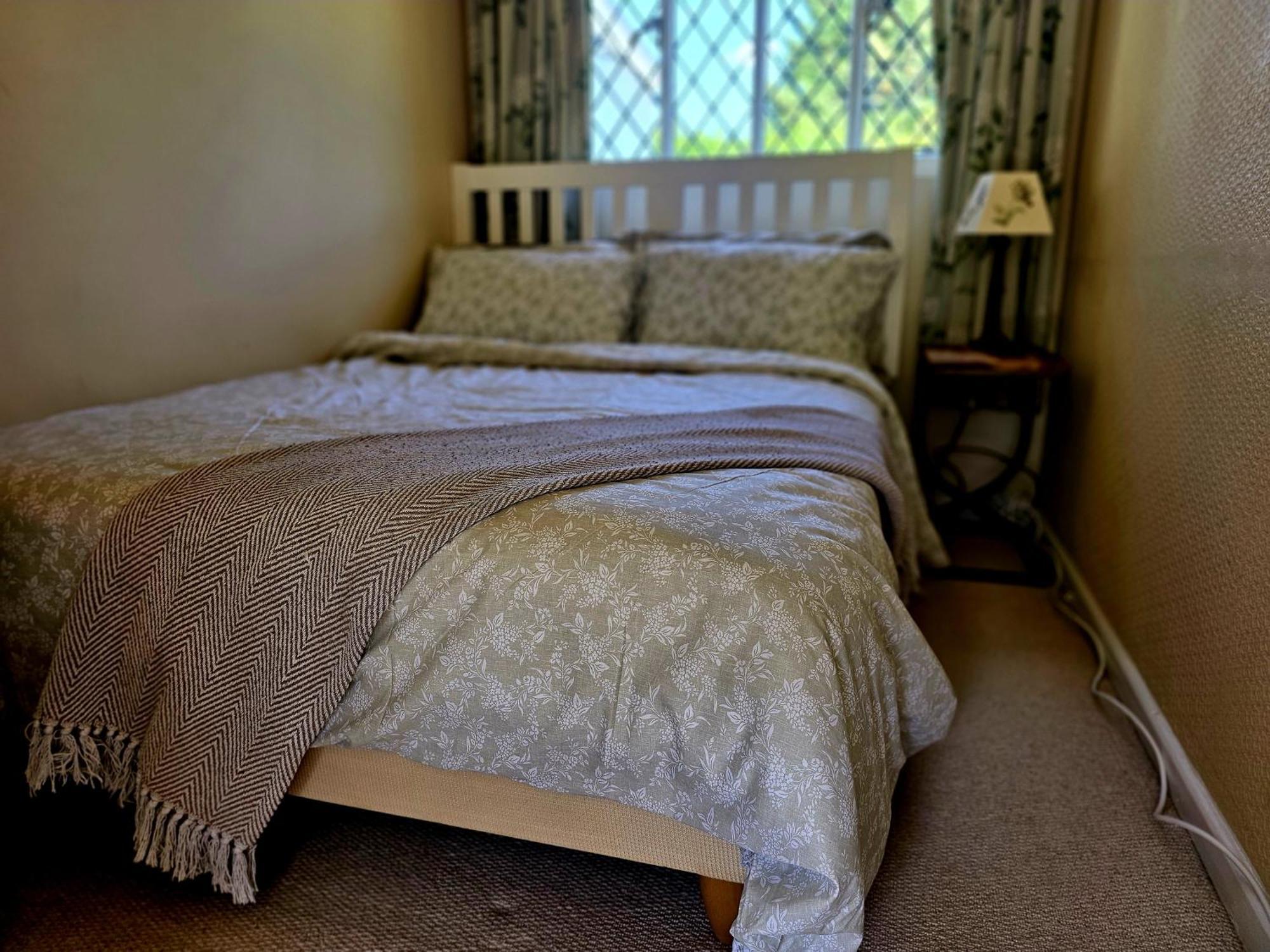 English Farmhouse Cottage Гильдфорд Экстерьер фото
