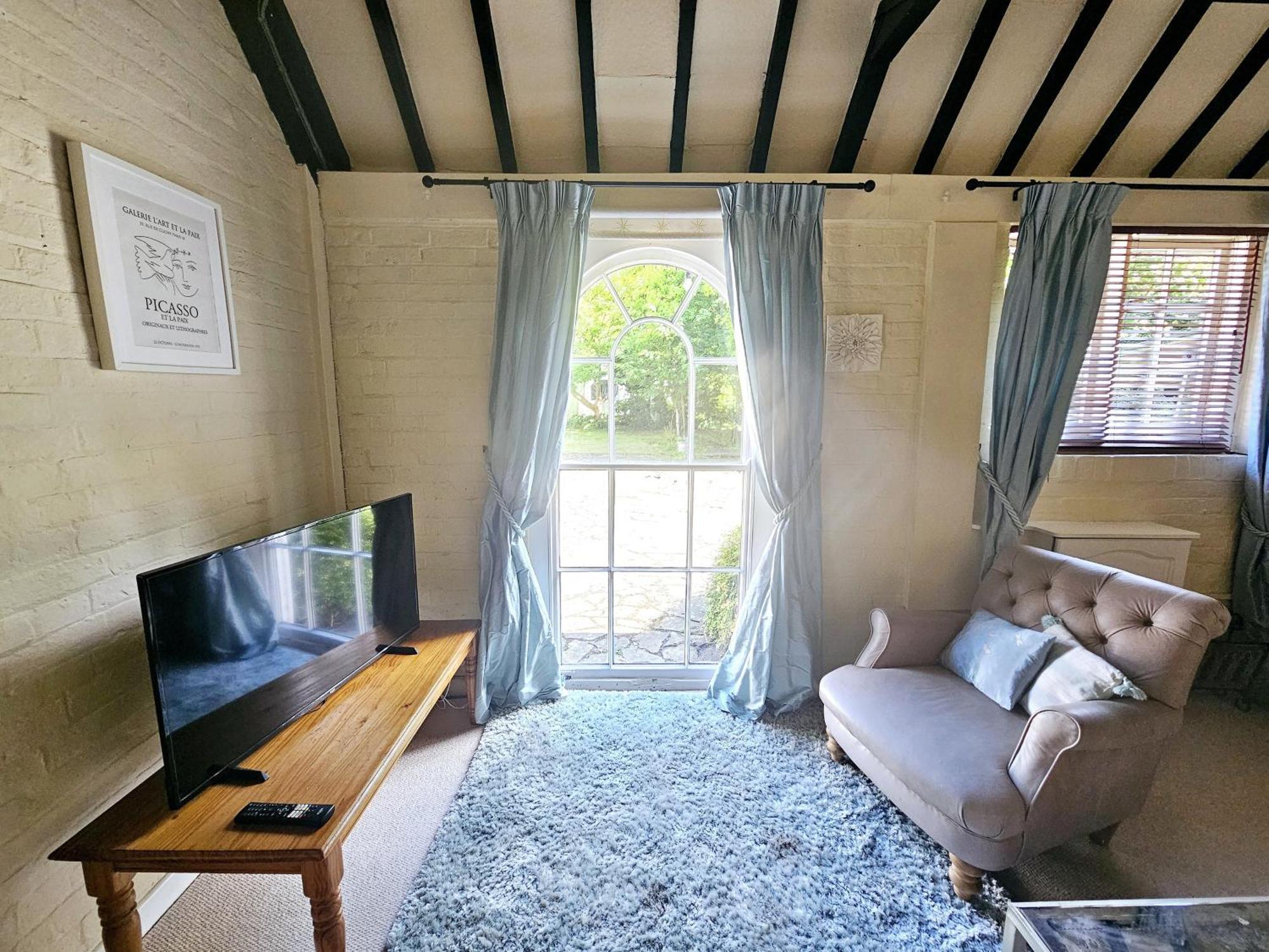 English Farmhouse Cottage Гильдфорд Экстерьер фото